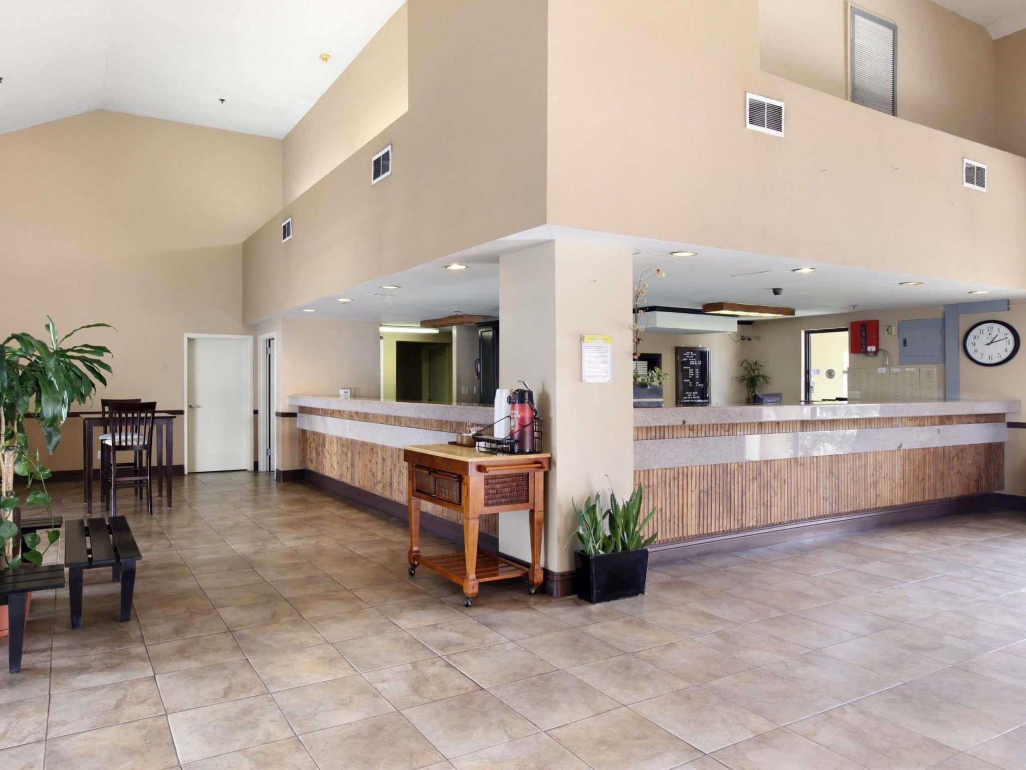 Days Inn By Wyndham Fontana / Rialto Bloomington Exteriér fotografie