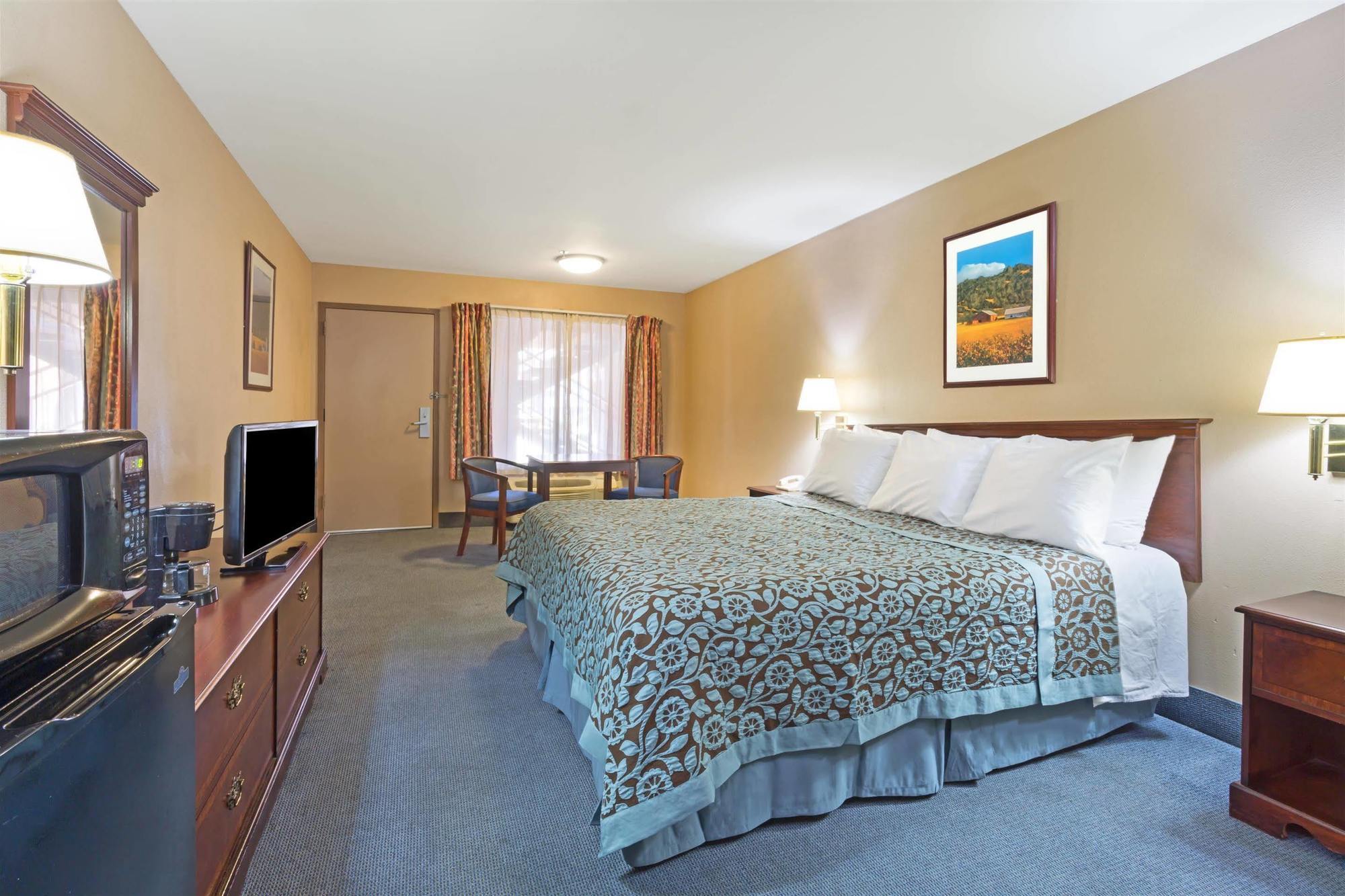 Days Inn By Wyndham Fontana / Rialto Bloomington Exteriér fotografie